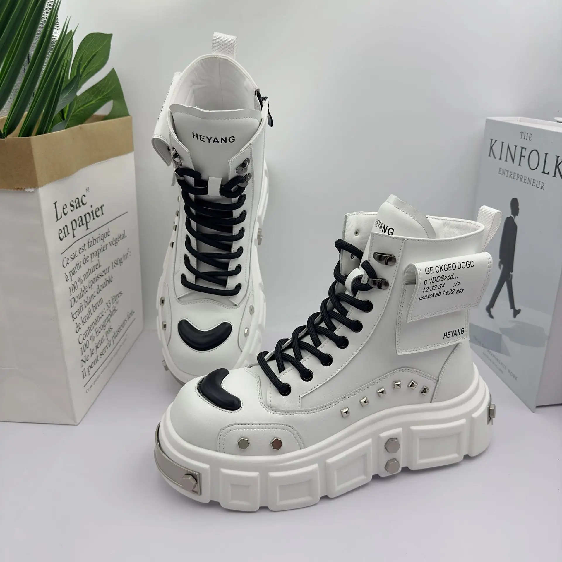 أحذية تشيلسي عالية الجودة للرجال 2025 ربيع الخريف العصرية روفيان وسيم نمط الشارع سميكة القاع الأحذية العصرية