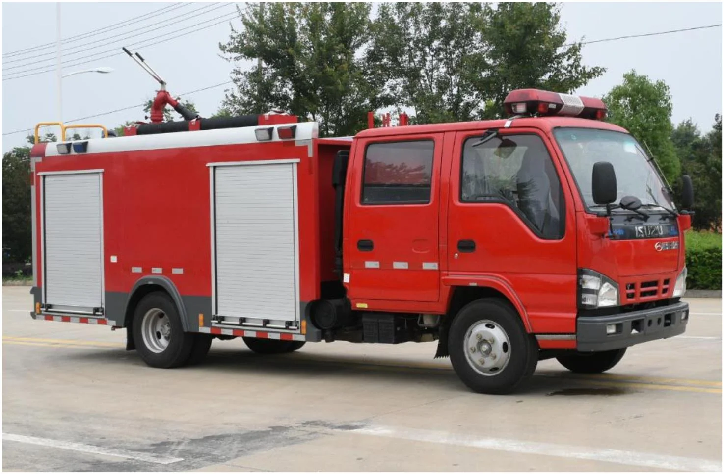 ISUZU 600P 2500L Tanque de espuma Caminhão de bombeiros 88kW Veículo de resgate de emergência Tanque de água 1500L com bomba de incêndio