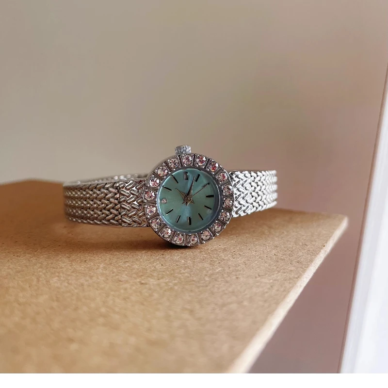 ساعة نسائية كلاسيكية أنيقة وبسيطة مقاومة للماء 2025 كوارتز هدية عيد ميلاد