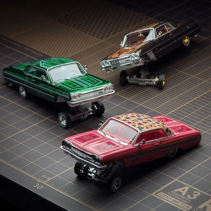 [Pre-sale] 97M 1:64 Chevrolet Impala replica alloy car model, a gift toy for friends, a collection decoration item.