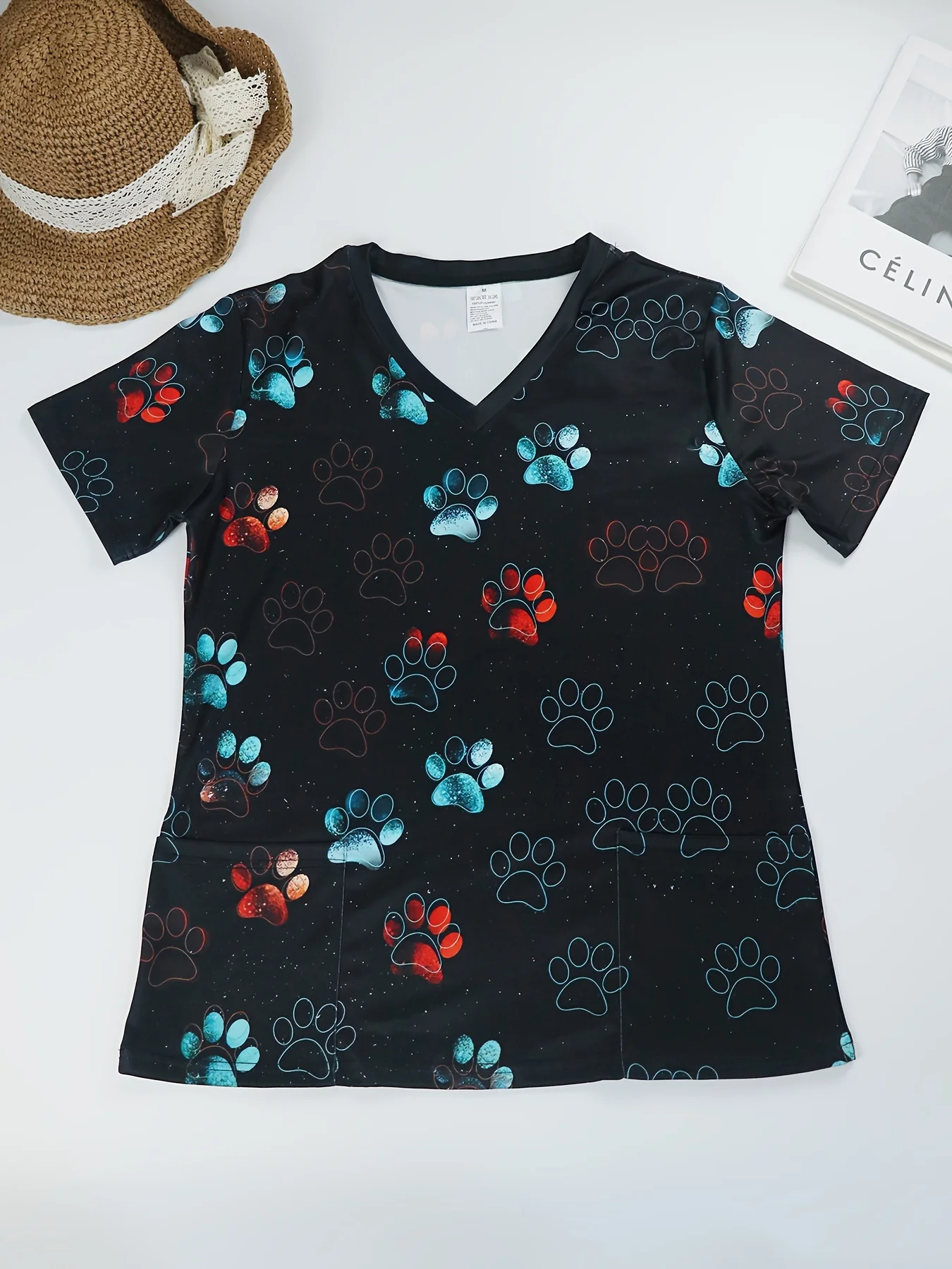 Haut d'uniforme d'infirmière décontracté à manches courtes et col en v pour femmes, chemise de travail à imprimé floral et cochon de dessin animé mignon avec poches pour les travailleurs