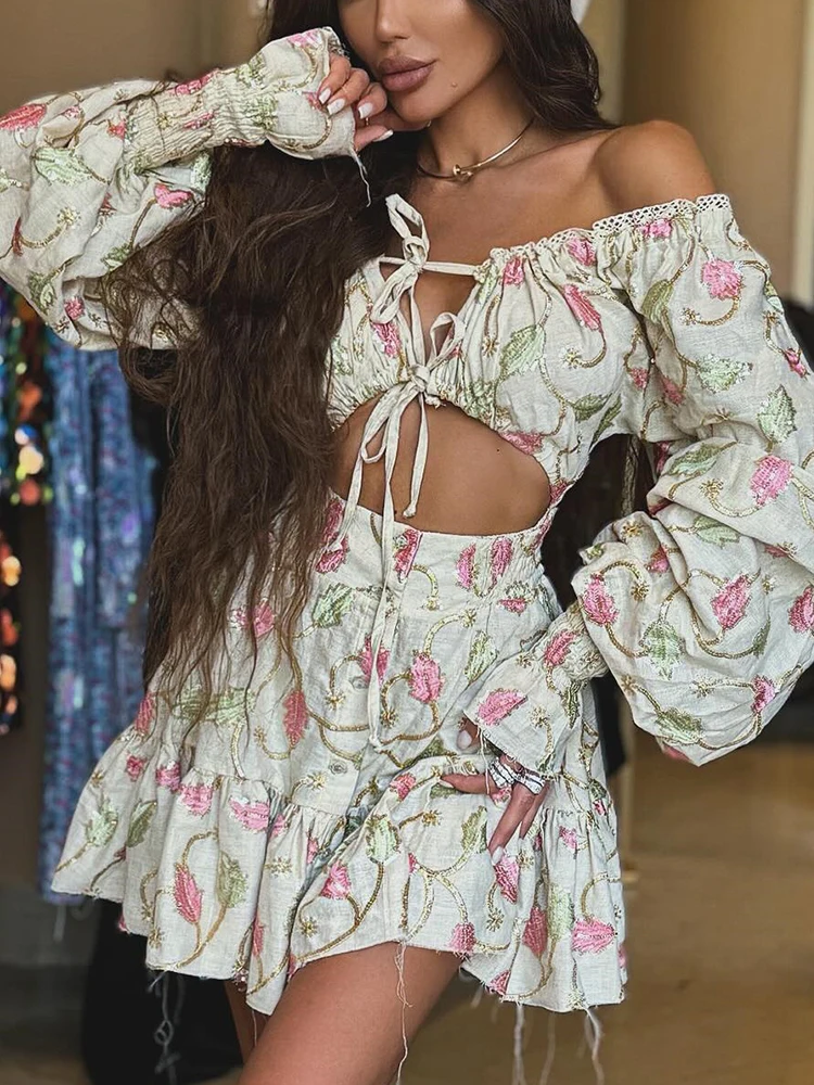 فساتين نسائية قصيرة مثيرة برباط قبالة الكتف فستان صيفي مع أكمام فانوس فستان مثير بخصر مطاطي