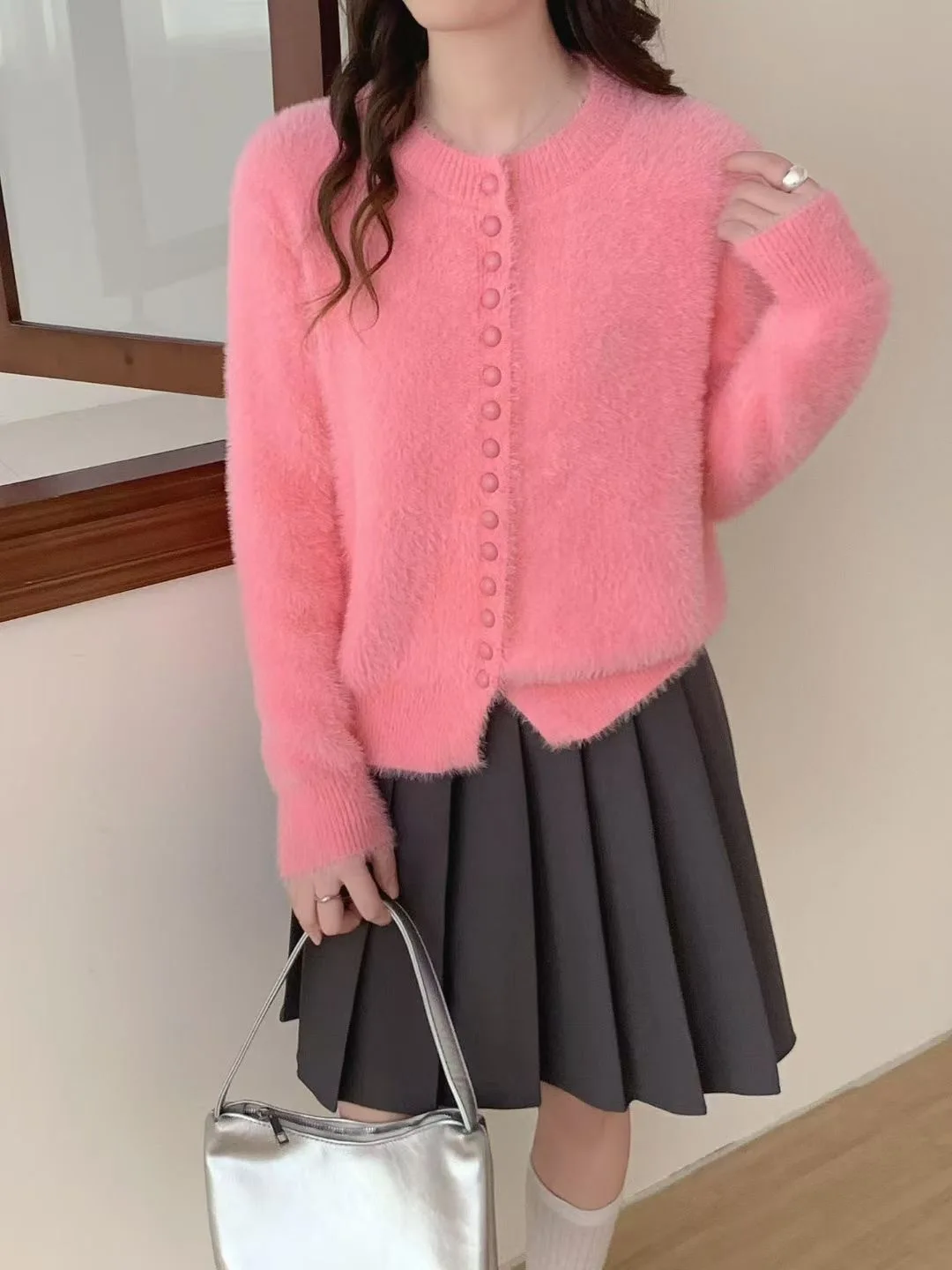 2025 خريف شتاء جديد لينة الجولة الرقبة سترة متماسكة المرأة مزاجه بسيط بلون طويلة الأكمام سترة معطف الإناث القمم #4