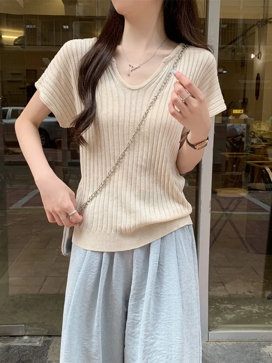 

Retro V-Neck Short Sleeve Knitted Top Women's Fashionable Shoulder T-Shirt Soft Cotton Casual Wear Summer New Arrival
