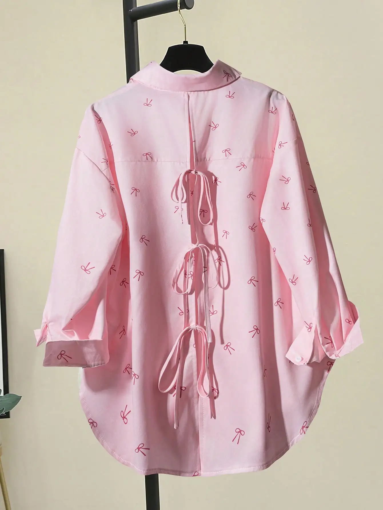 نمط ملابس عمل كاجوال وأنيق للسيدات بمقاس كبير، مناسب لحفلات الشاي بعد الظهر، والعطلات، والنزهات على الشاطئ، يتميز بلوزة مطبوعة على شكل فيونكة، وأسلوب بسيط، للارتداء اليومي، وقميص بدون ظهر #5