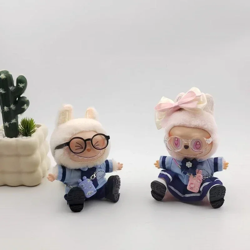 

Для Labubu сидящая кукла, одежда, нишевый дизайн, пара, высококачественный трендовый костюм ручной работы, изысканные аксессуары для одежды в студенческом стиле