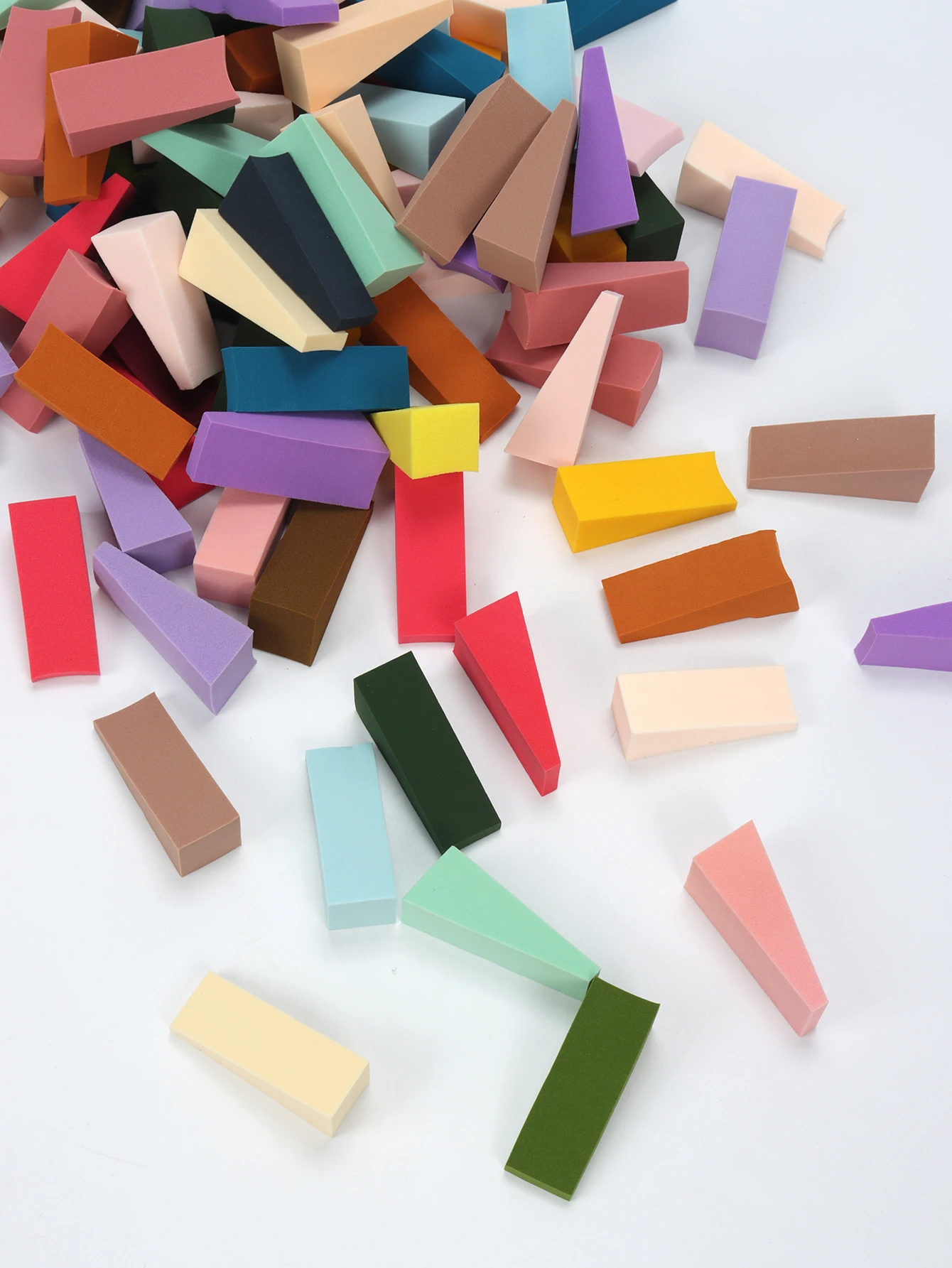 ランダム台形パウダーパフ 10-20-30-50-100 個、ウェットおよびドライメイクアップツール、すべての肌タイプに適しています