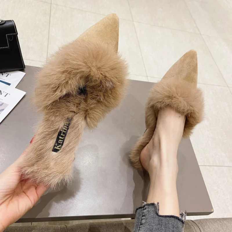 Kobiety Furry Chinelos Ladies Fur Luxury Fluffy Plush Slipper House Soft Fuzzy Indoor Winter Home Women Warm High Heels clapper