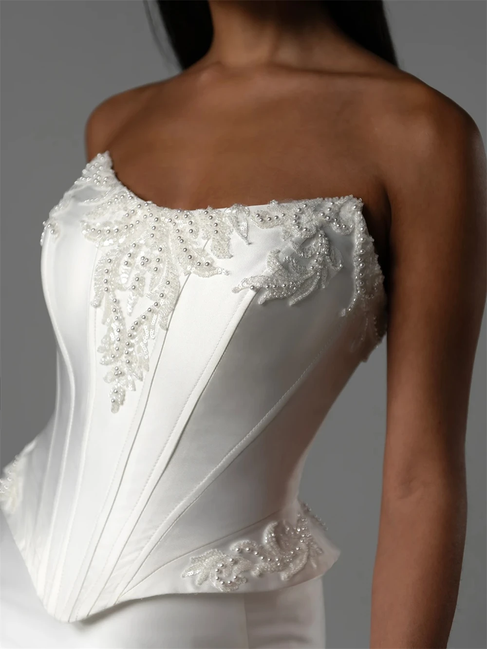 Vestido De Novia De satén blanco De ensueño personalizado, vestidos De Novia formales sin tirantes sin mangas, Vestido De Novia suave con cola De capilla De sirena