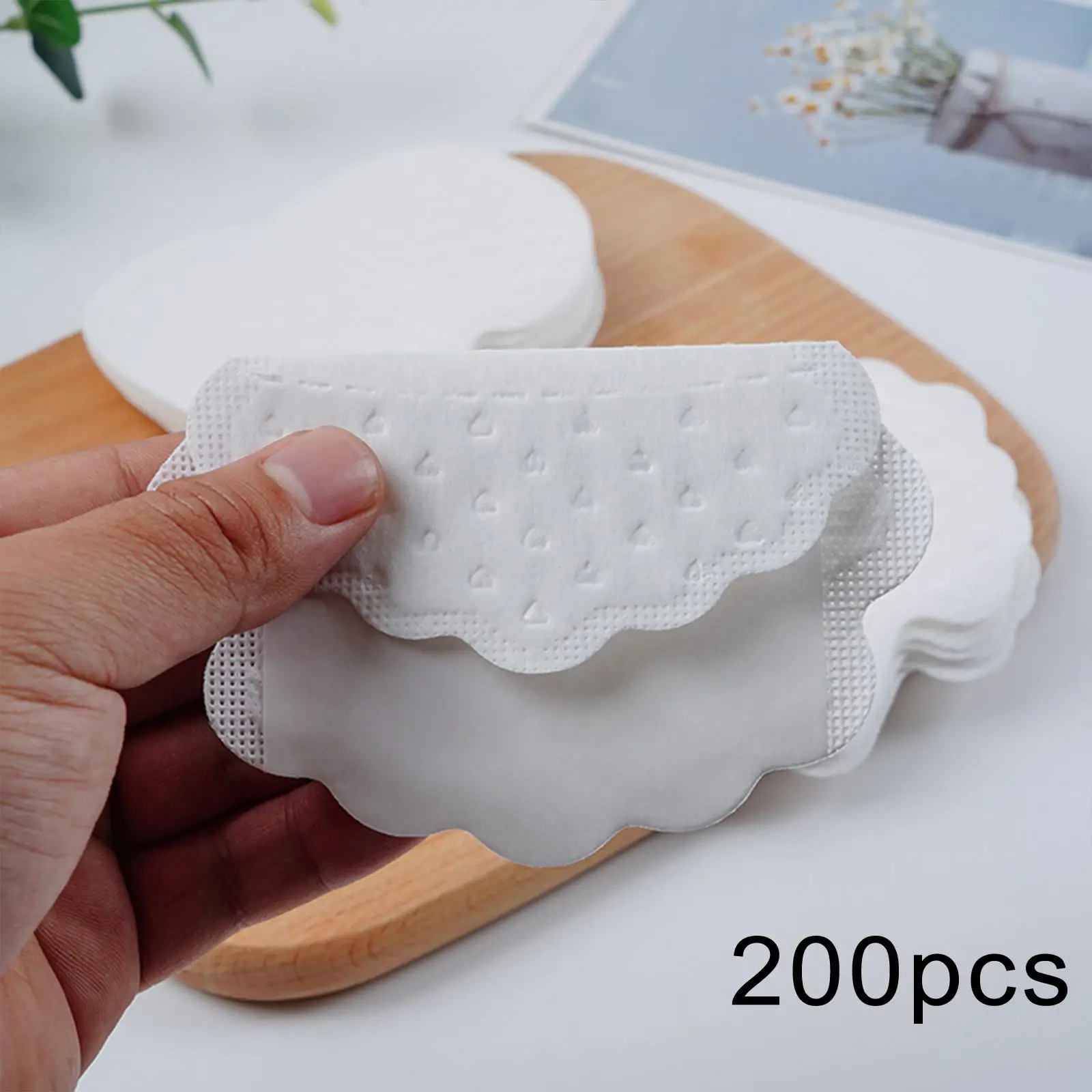 

200Pcs Underarm Sweat Protection Pads Disposable Cool Feeling Comfortable Non Woven Fabric Invisible Unisex for Sweating Men