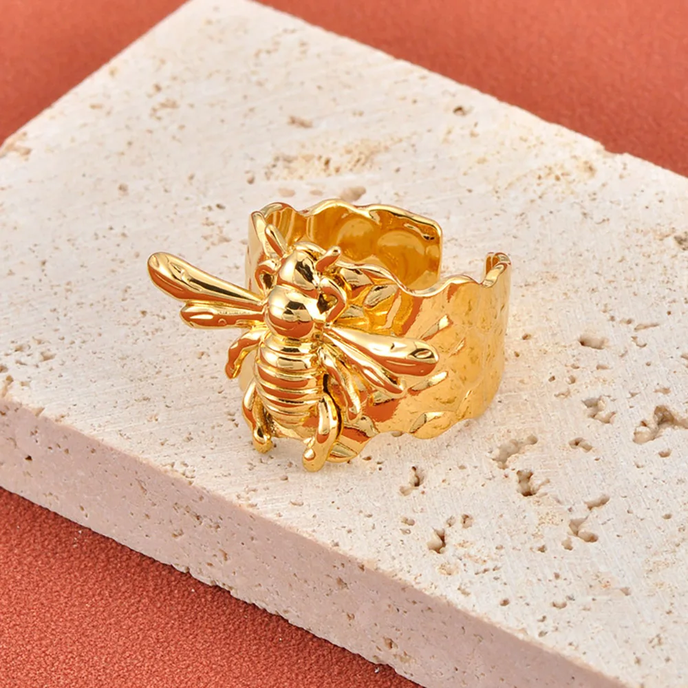 Lokaer Edelstahl-Ringe mit niedlichem Bienenmotiv für Damen, goldfarben, modische Fingerringe, Insekten- und Tierschmuck, Geschenk, Großhandel, R26014