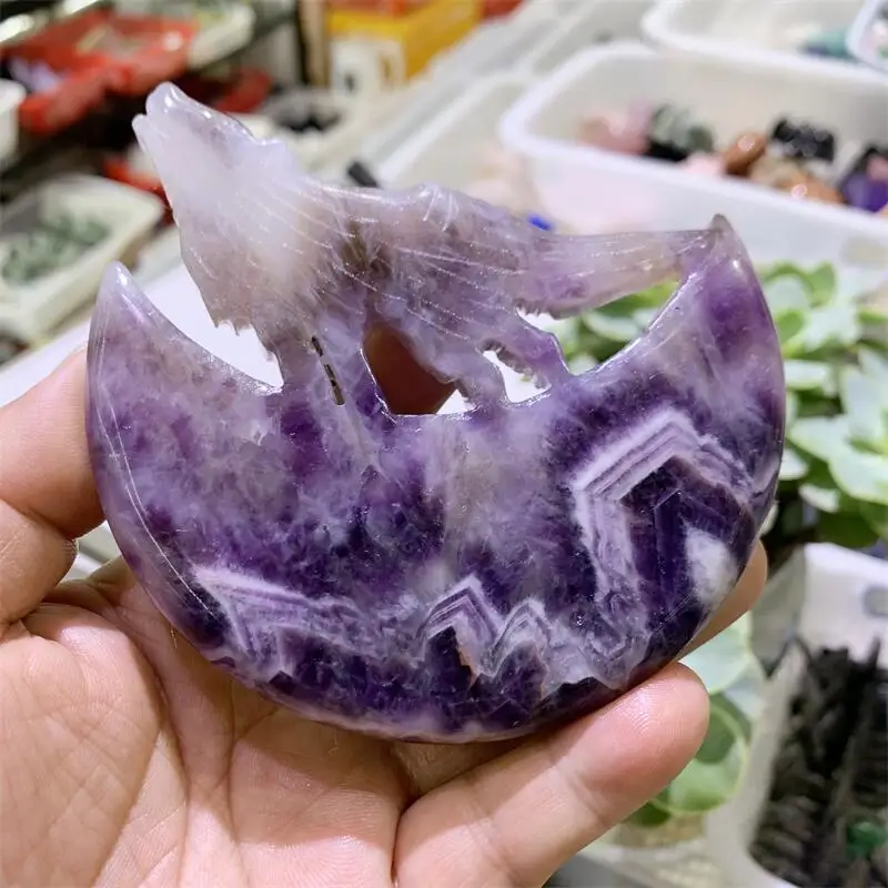 Natural Dream Amethyst Wolf On The Moon Carving Quartz Healing Crystal Stone Present For Home Decoration 1PCS