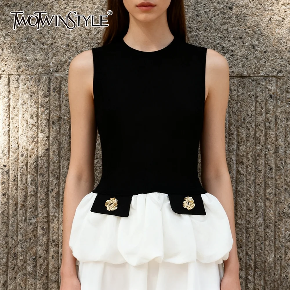 

TWOTWINSTYLE Solid Irregular Floral Bud Hem T Shirt for Women O Neck Sleeveless Slimming Spliced Metal Buckle Top Female Fashion