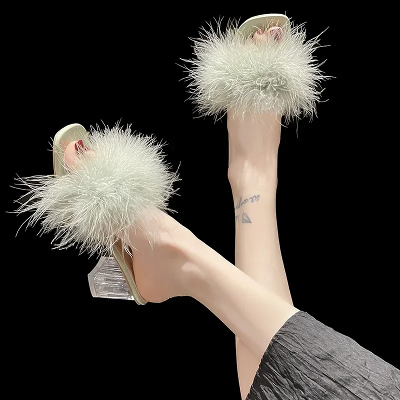 Nowe letnie puszyste Peep Toe Sexy wysokie obcasy damskie buty Fur Feather Lady moda ślubna wsuwane różowe kwadratowe noski damskie sandały