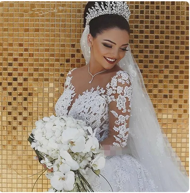 2025 Novo vestido de noiva sexy de renda sereia com decote em V profundo para estilos europeus e americanos transfronteiriços