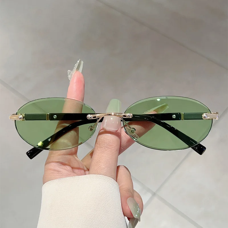 Personalisierte ovale Sonnenbrille im Retro-Stil für Damen und Herren, hochwertige Metall-Sonnenbrille, luxuriöse rahmenlose Sonnenbrille für Reisen, UV400-Sonnenbrille – Detail 4