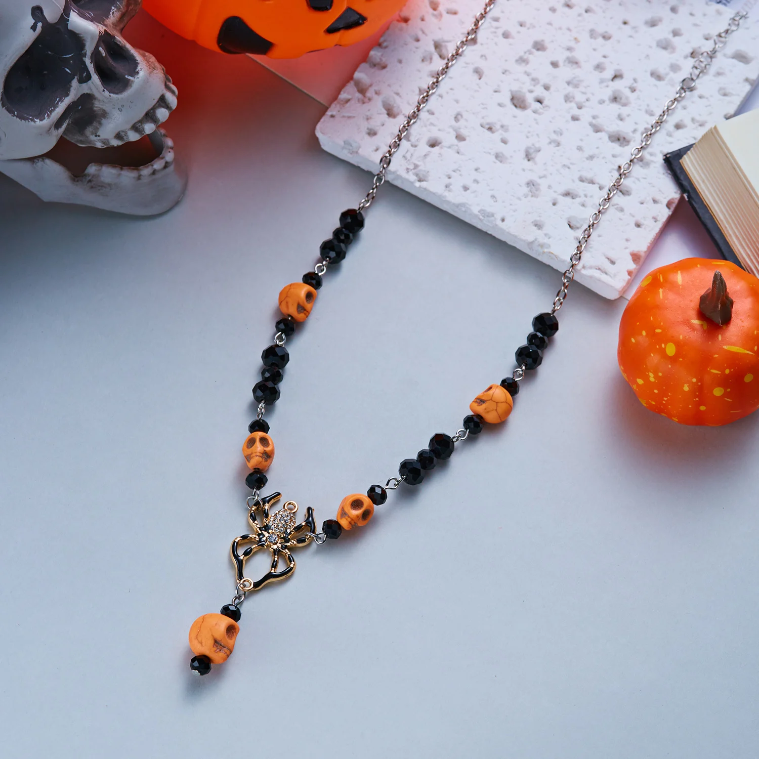 Niedliches Halloween-Emaille-Kürbis-Totenkopf-Halsketten- und Ohrring-Set für Damen, zarte Spinnen-Katzen-Creolen, Ketten-Feiertagsschmuck-Geschenk – Detail 10