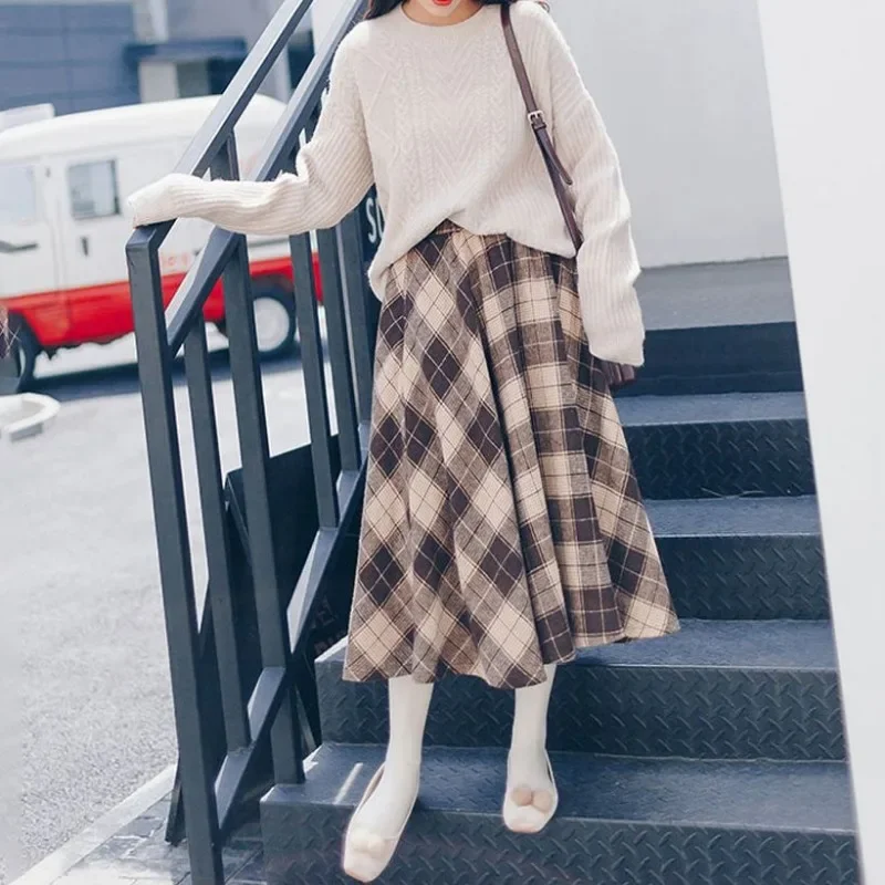 Vintage Plaid Skirt Autumn and Winter Style Slim Mid Length Large Swing Skirt Knee Length Elegant A-line Soft Plush Skirt