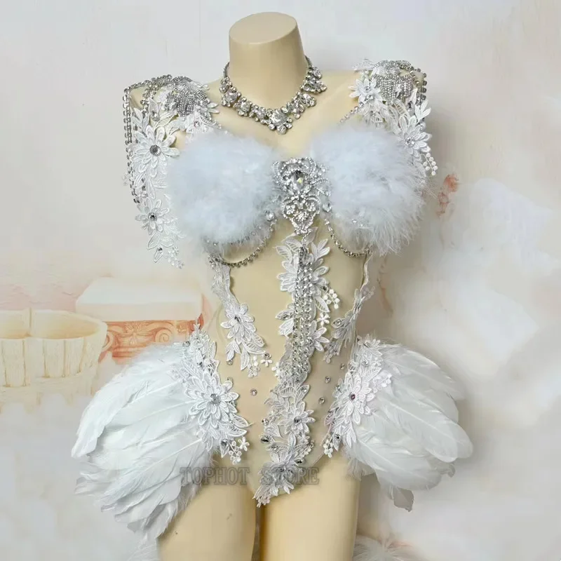 Tuta con strass di piume bianche Sexy trasparente abbigliamento da palcoscenico carnevale Party Bar Dancer Performance Clothes Drag Queen Costume