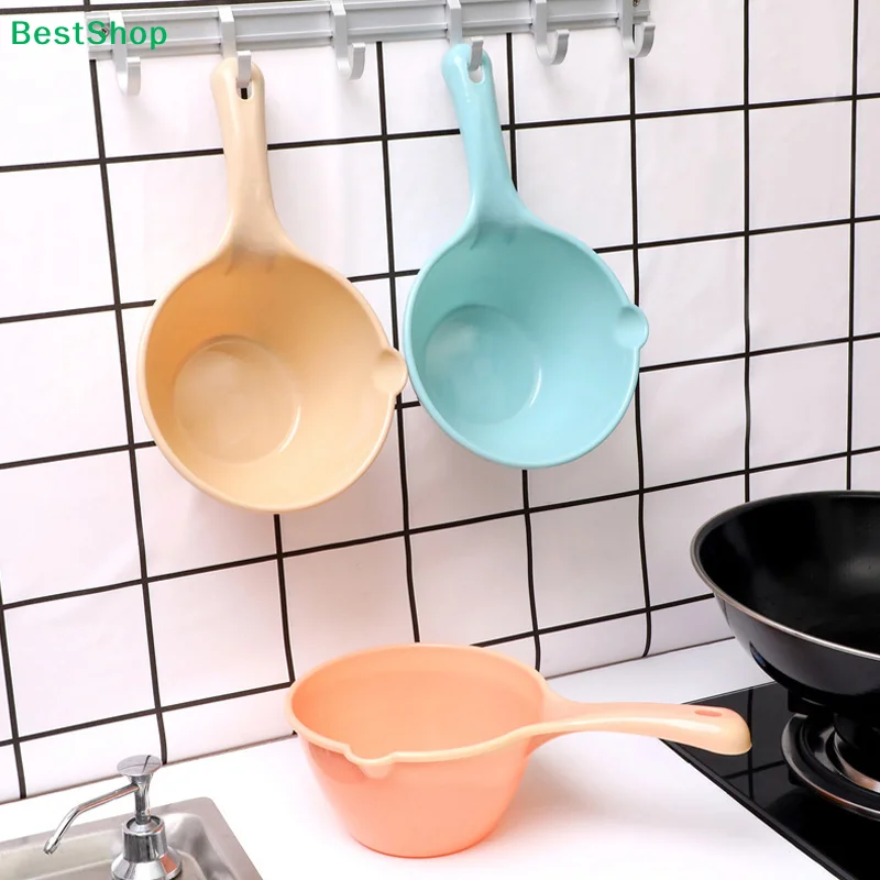 ☪Plastic Water Scoop with Handle, Multi-Purpose Bathing Ladle for Kitchen, Bathroom, Garden