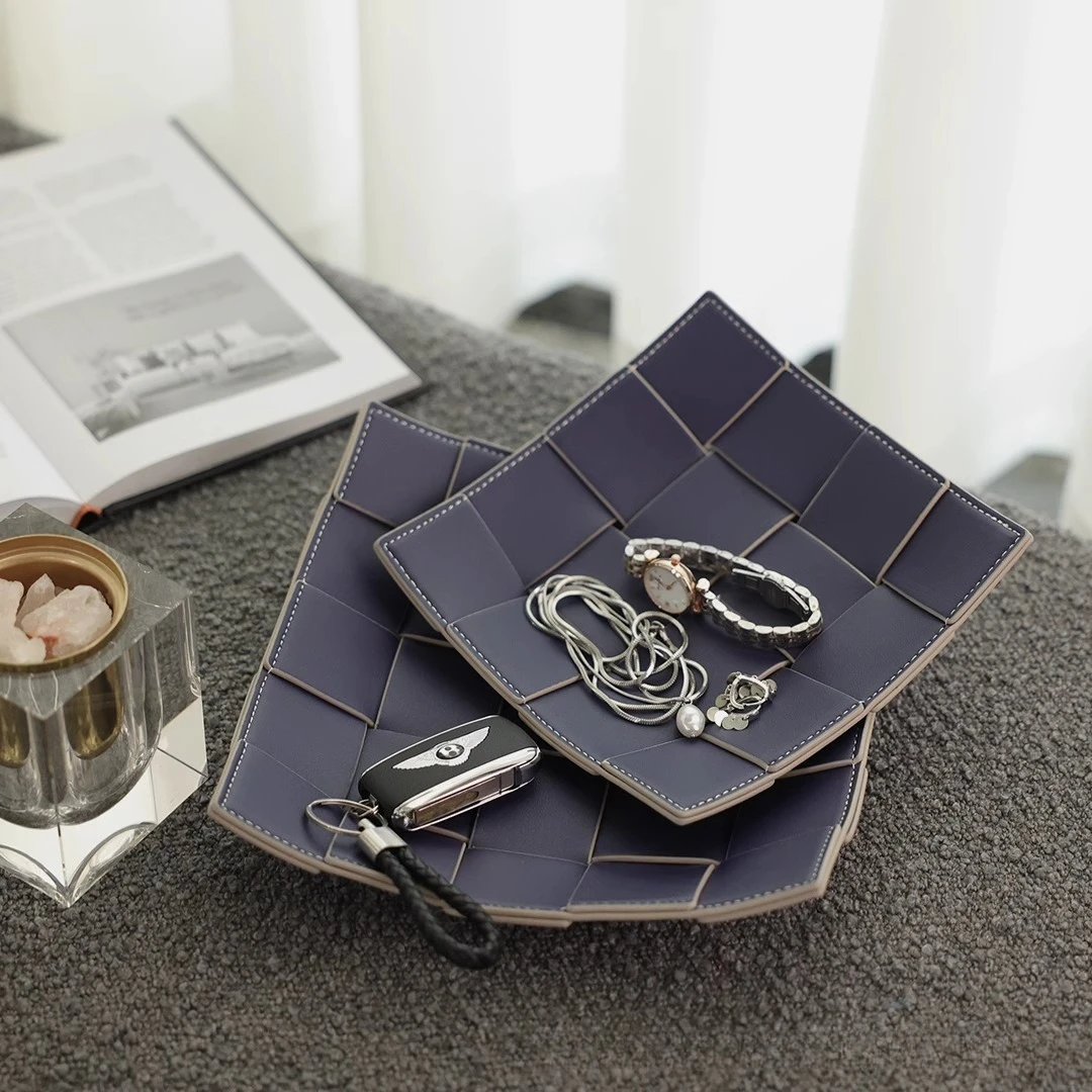 

Light luxury Nordic two-color leather tray creative home coffee table storage tray entrance key makeup decoration storage