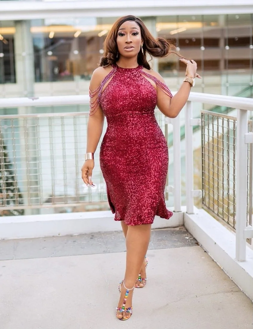 

Новое женское платье-мини с пайетками и свободным кроем в стиле ретро, весна 2026