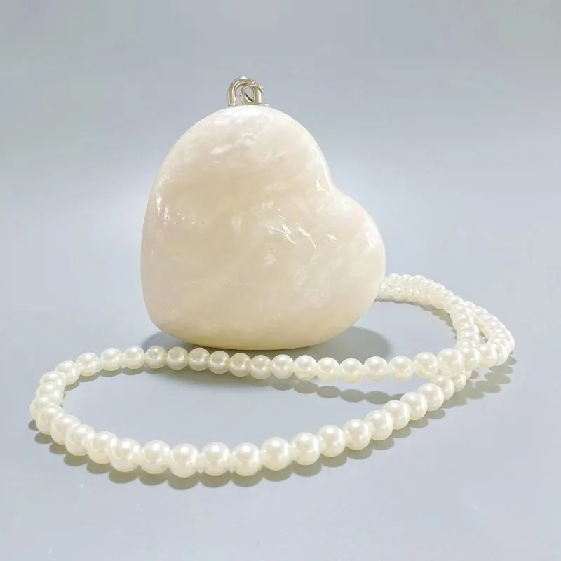 

2025 New Fashion Acrylic Hearts Evening Clutch Bag Luxury Pearl Chains Shoulder Crossbody Bags Lady Wendding Party Shell Handbag