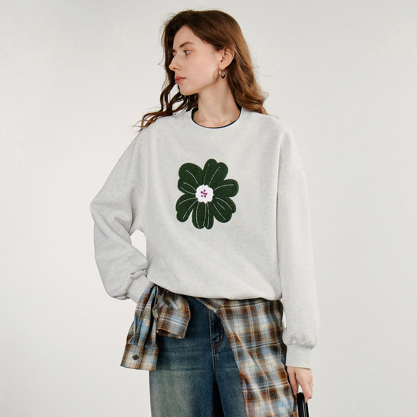 TOYOUTH Women's Hoodies Sweatshirt 2026 Autumn New Green Velvet Flower Embroidered Round Neck Pullover Cotton Tops