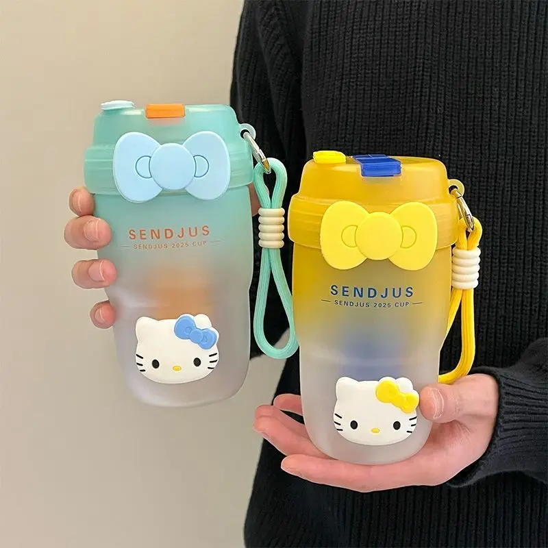 

Hello Kitty Pendant Kawaii Sanrio Anime Water Cup Summer Cute Cartoon Straw Double Drinking Cup Bottle Fashion Gifts Toys