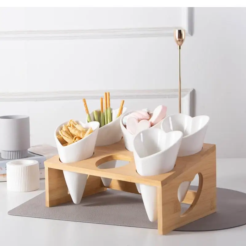 

Kitchen White Tableware Heart Snack Dishes Ceramic French Fries Cup Snack Bowl Sauce Dipping Plate with Bamboo and Wood Brackets