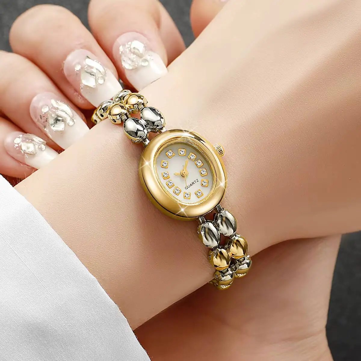 Exquisite small bracelet, niche temperament, gradient multi-color fashion, unique and compact women's watch