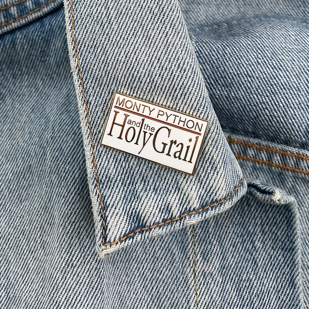 مونتي بايثون والكأس المقدسة شعار شارة مينا فيلم كوميدي التلبيب دبوس Absurd الفكاهة والمحظفي التاريخي هدية الإكسسوار #3