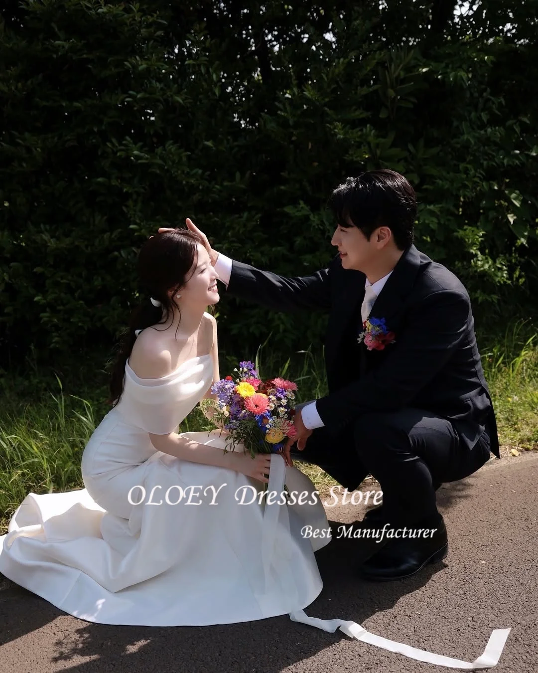 OLOEY Elegante Seidensatin A-Linie Brautkleider Korea Fotoshooting Schulterfrei Sweep Zug Brautkleider Maßgeschneiderte Prinzessin