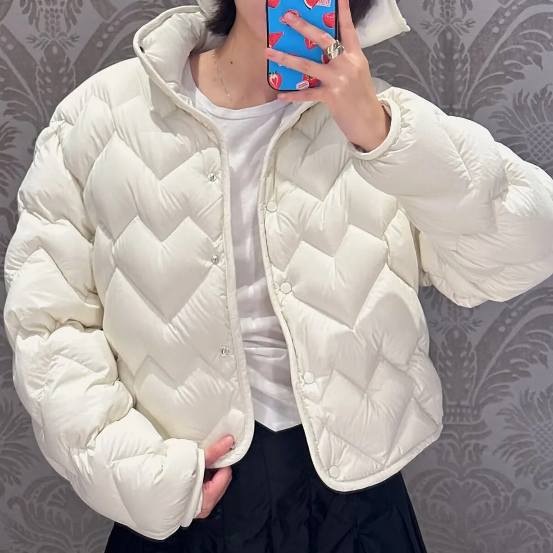 2025 جديد الخريف الشتاء الأبيض أوزة أسفل الحب تصميم لحاف الحلو معطف المرأة الوقوف طوق كم طويل أزرار فضفاضة سترة غير رسمية #6