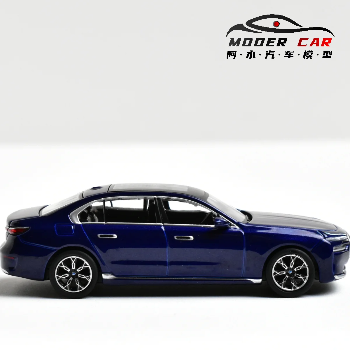 

Литая под давлением модель автомобиля MINIGT TSM 1:64 1111, под давлением i7