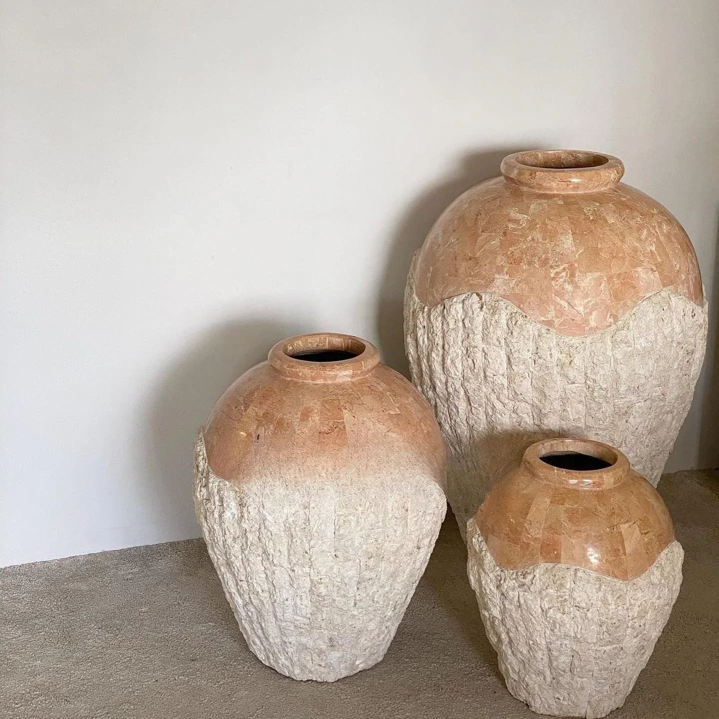 

Retro minimalist natural travertine vase, famous holiday decoration model room handicraft ornament