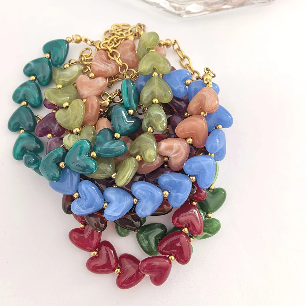 Herz-Armband für Damen, Harz-Acryl-Perlenkette, Liebes-Statement, Beige, Frühling, Edelstahl, Wasserdicht, Goldfarben PVD, Großhandel – Detail 2