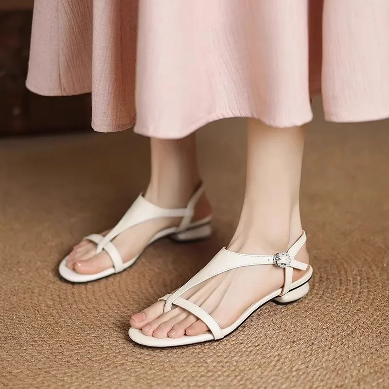 

2025 Summer New Flat Bottom Buckle Strap Women's Sandals Casual Versatile Comfort Pinch Toe Concise Beach Sandals Women Plus Siz