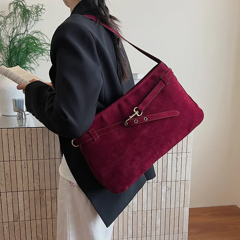 

Классические сумки на плечо из искусственной замши для женщин, изысканные квадратные сумки на плечо, стильные осенне-зимние дизайнерские сумки-тоут подмышками