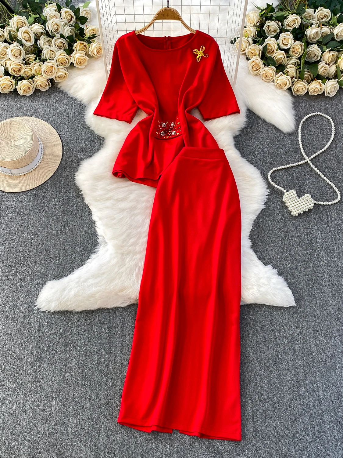 

Ele European Sle Set with Embellied Metal Bule Waist-Cinching Top And High-Waisted Midi Skirt with Side Slit