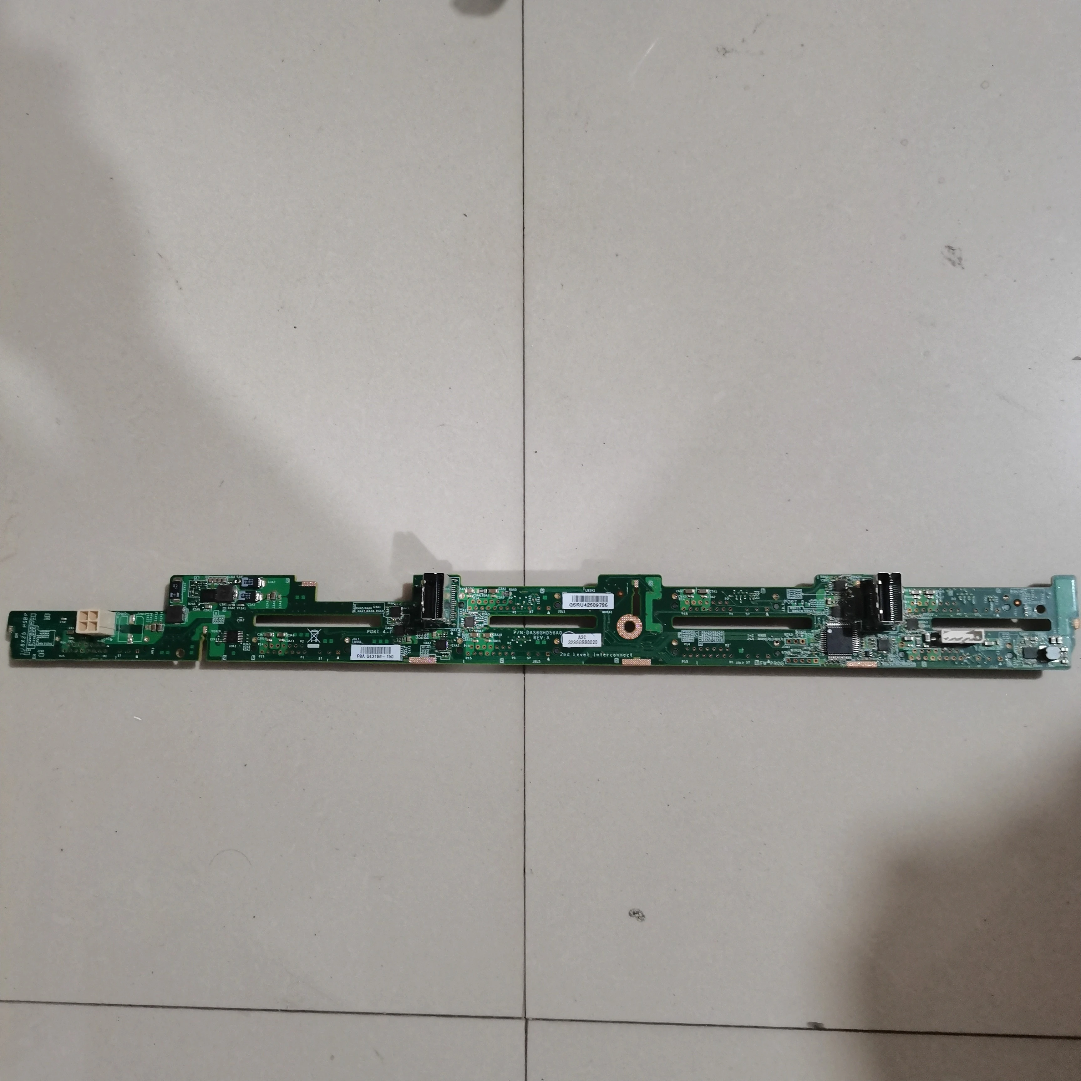

Для объединительной платы G43186-150, объединительной платы среднего размера SAS
