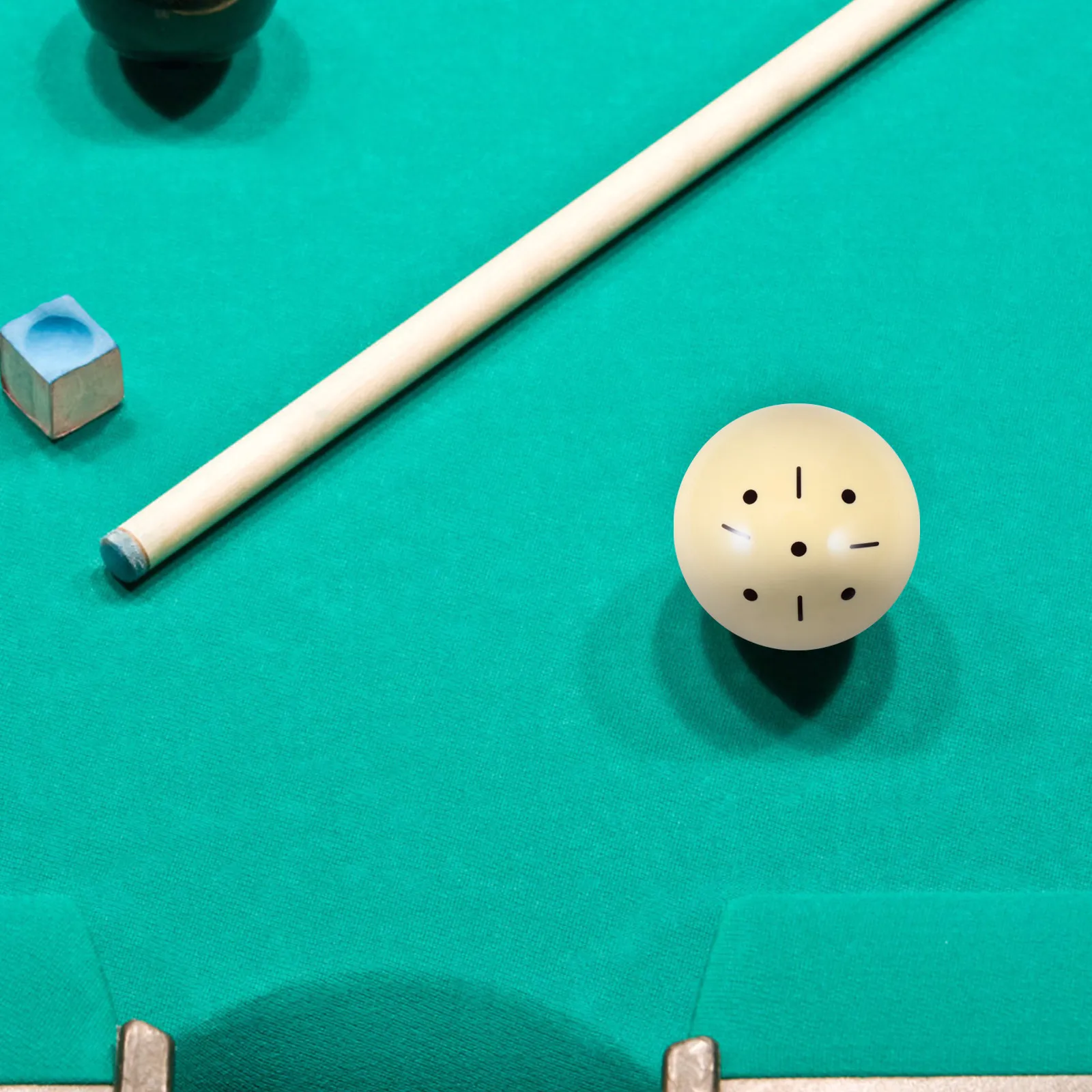 

Chinese 8-Ball White Cue Ball High Accuracy Wear-Resistant Smooth Surface Billiard Practice Training Essential for Pool