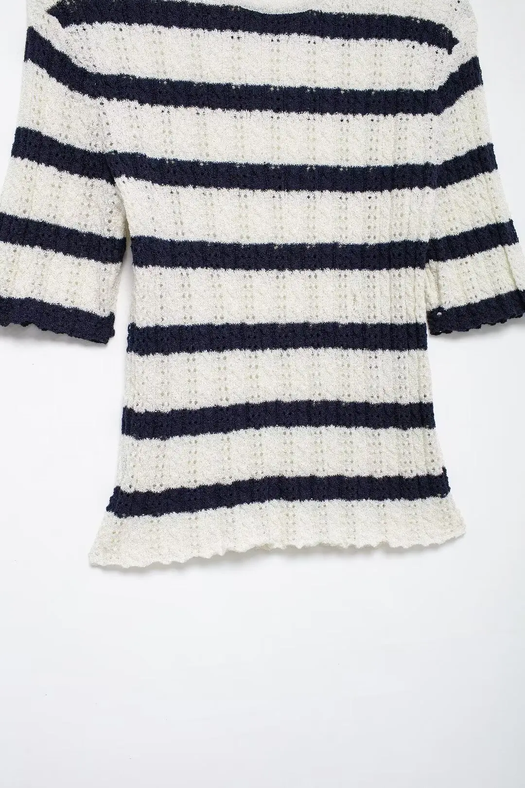 Round neck striped short-sleeved knitted sweater for women slim fit slim design niche short style fashionable and versatile
