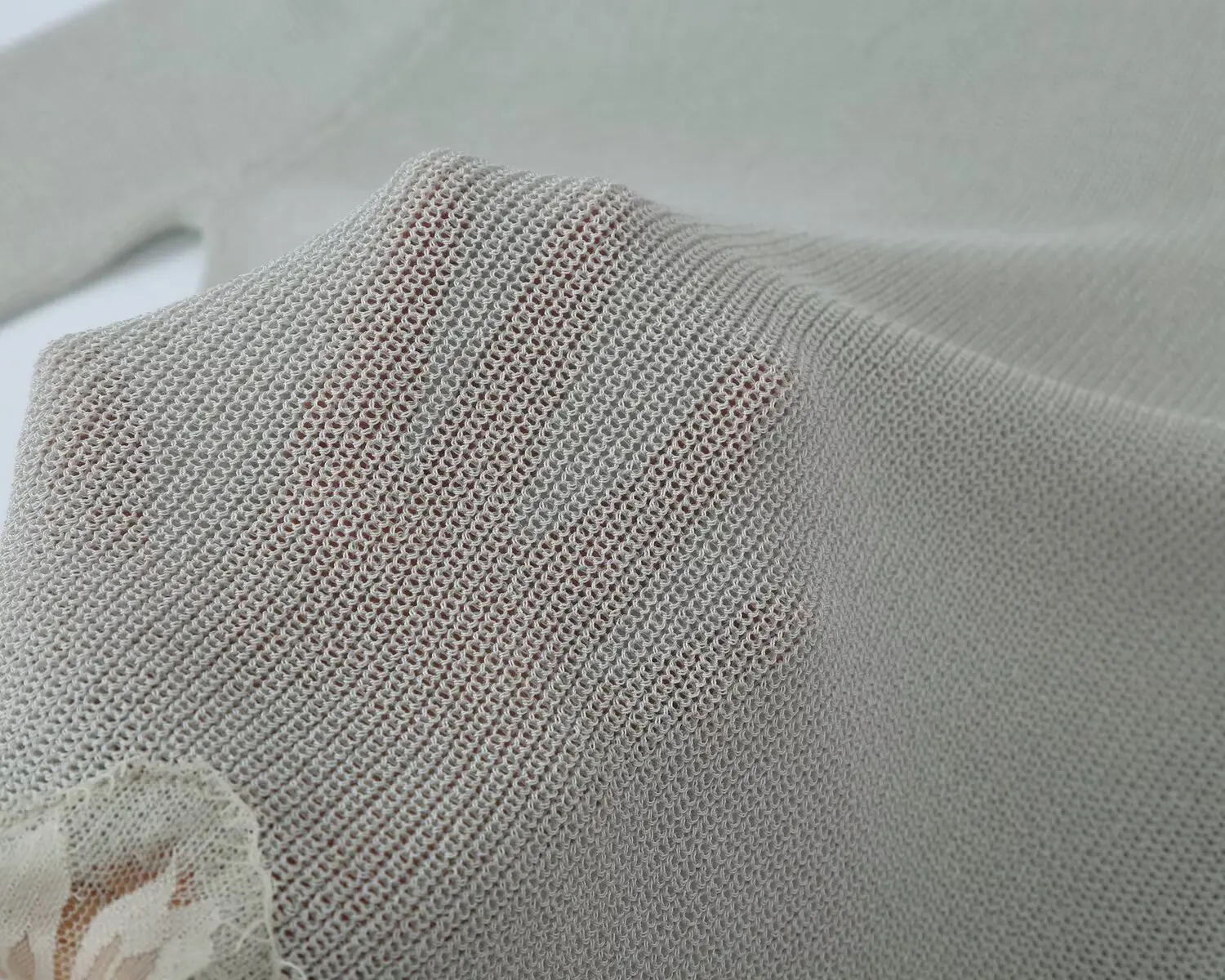 TFMLN Damenmode Spitzen-Strick-Set mit Rundhalsausschnitt, ausgestellten Ärmeln, lockerem Oberteil + Mini-Shorts, schicke Herbstkleidung für Urlaub und Party. – Detail 10