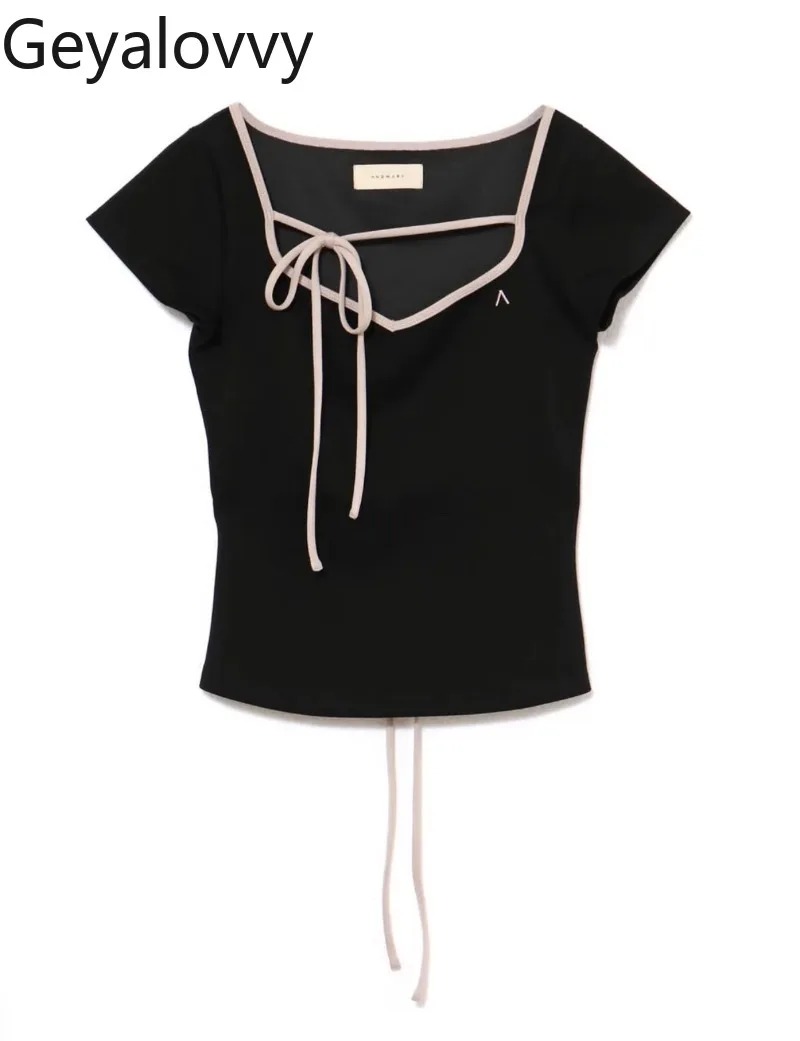 T-shirt a maniche corte con cinturino a fiocco con design di nicchia giapponese primaverile ed estivo Top corto versatile slim tinta unita per ragazze dolci