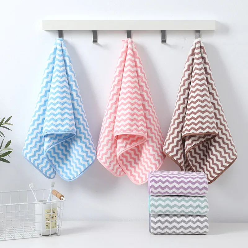 

Полотенце из кораллового флиса, утолщенное, нелегкое для похудения и выцветания, полотенце для лица, мягкое и впитывающее небольшое полотенце для рук с рисунком воды.