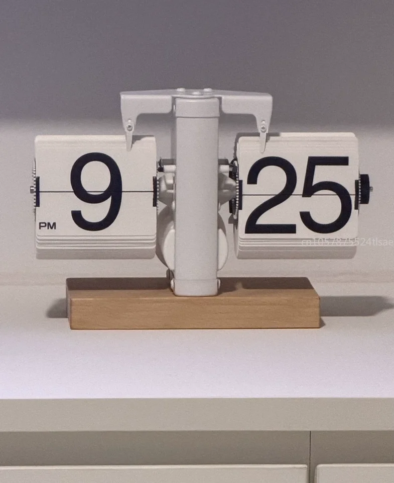 Creative Automatic Page Turning Clock Desktop Ornament Retro Mechanical Watch Pendulum Desktop Digital Clock Creative Decoration