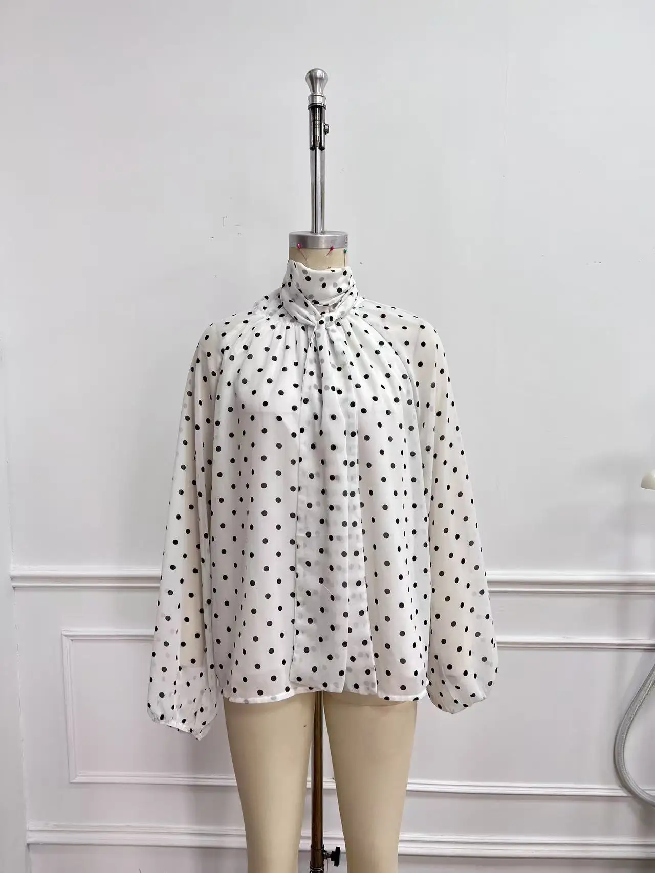 Women's polka dot mesh flowy long-sleeved chiffon top, retro tie-neck chiffon blouse, suitable for vacations and commuting. view 4