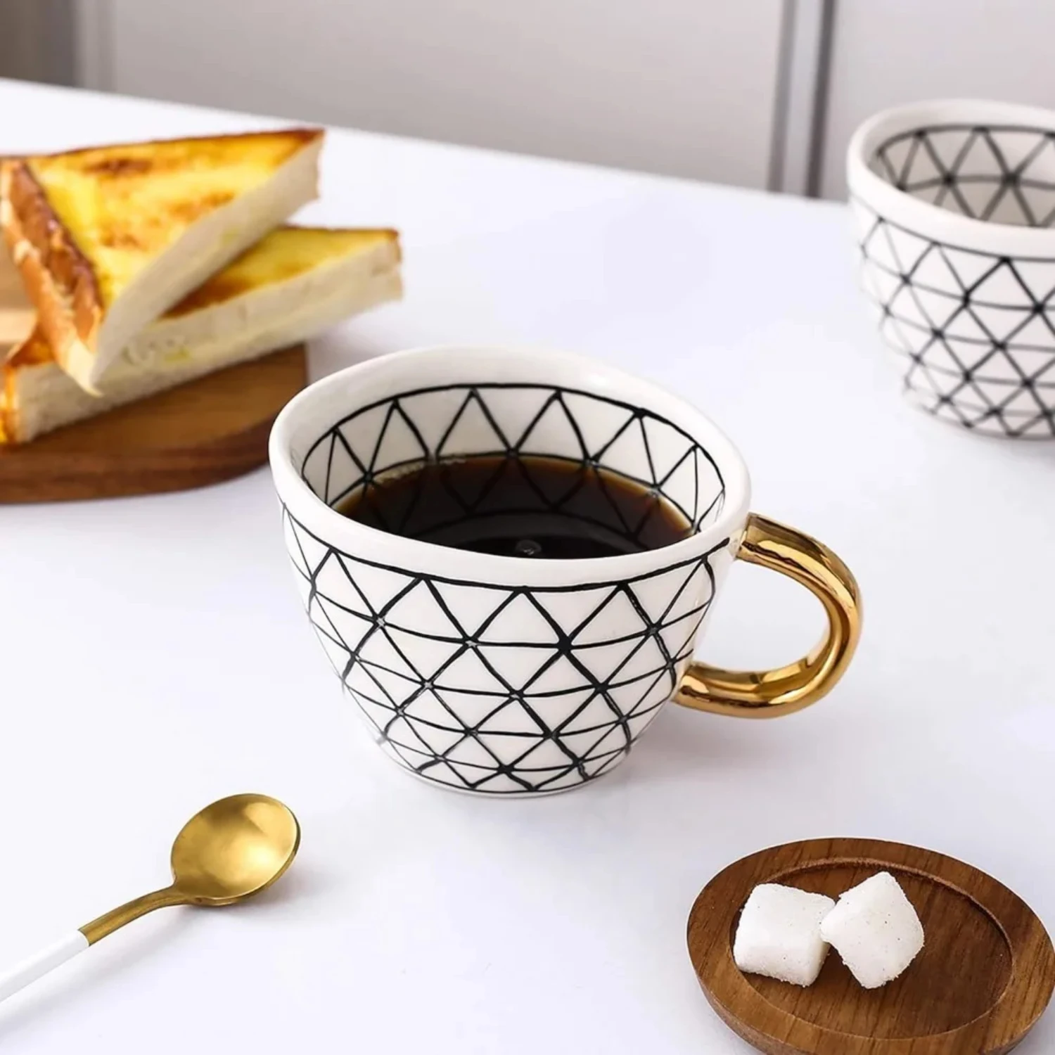 Taza de café de cerámica grande con diseño moderno en blanco y negro con mango dorado, 1 unidad, tazas de té de 330ml, vasos elegantes para café