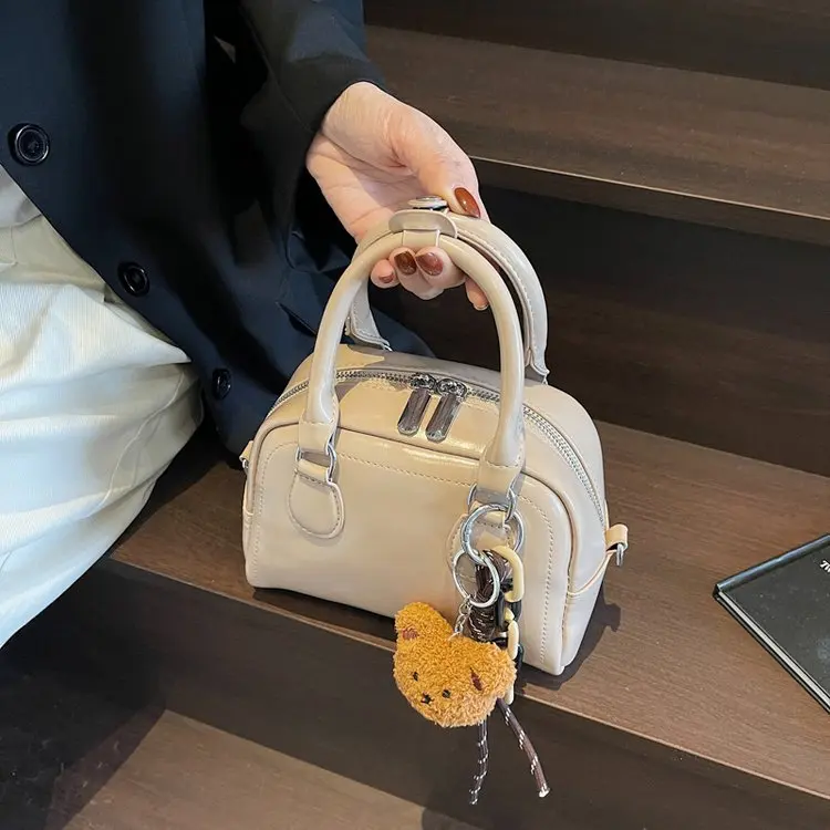 

2025 Autumn 700 New Shoulder Messenger Bag Commuter Bag Fashion Armpit Bag Pillow Bag Hand Bag